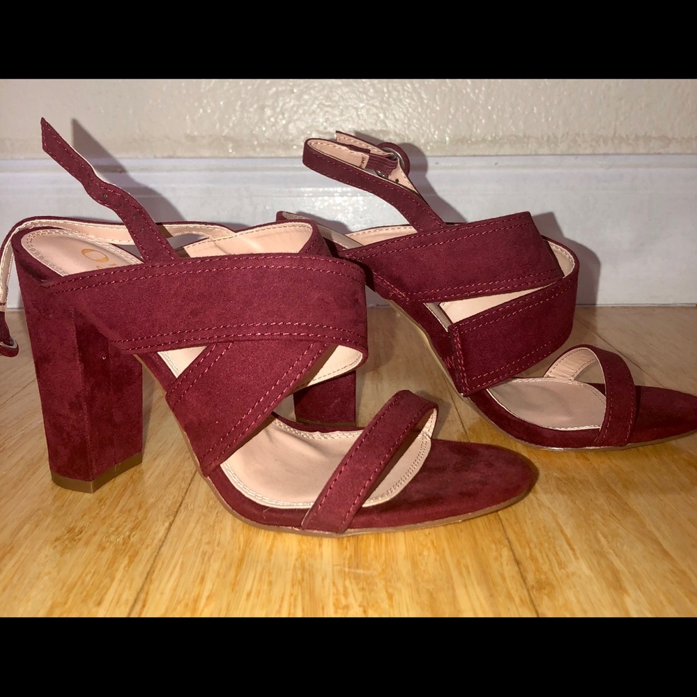 🛍 Olivia Ferguson burgundy heels